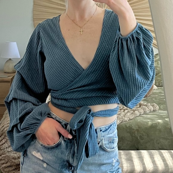 Boutique Cropped Sweater - Picture 1 of 4